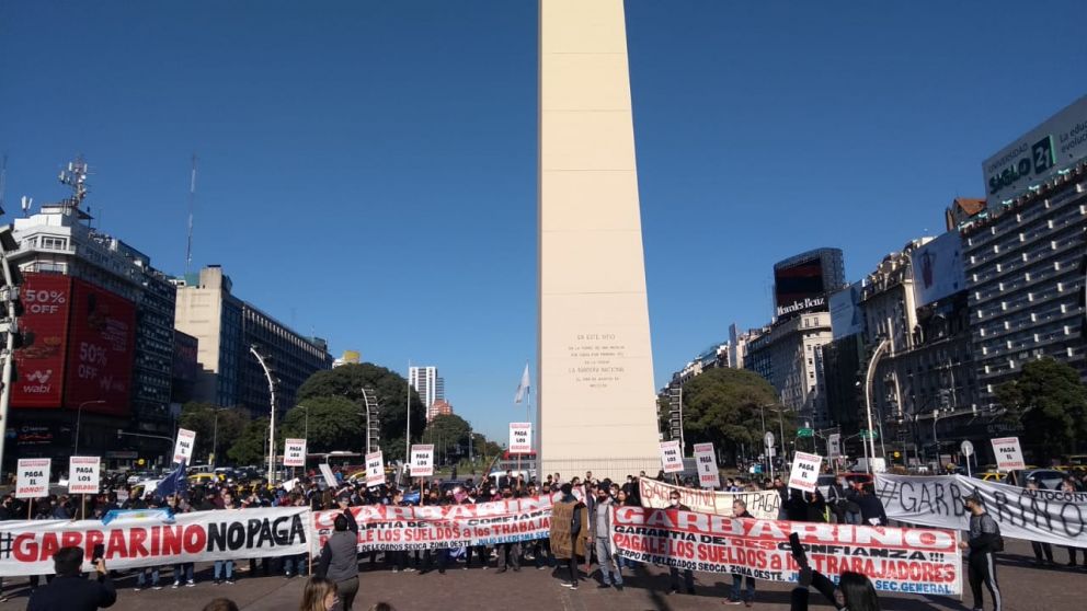 Se multiplican las protestas de los 3.800 trabajadores de Garbarino que no cobran salarios ni tienen plan médico