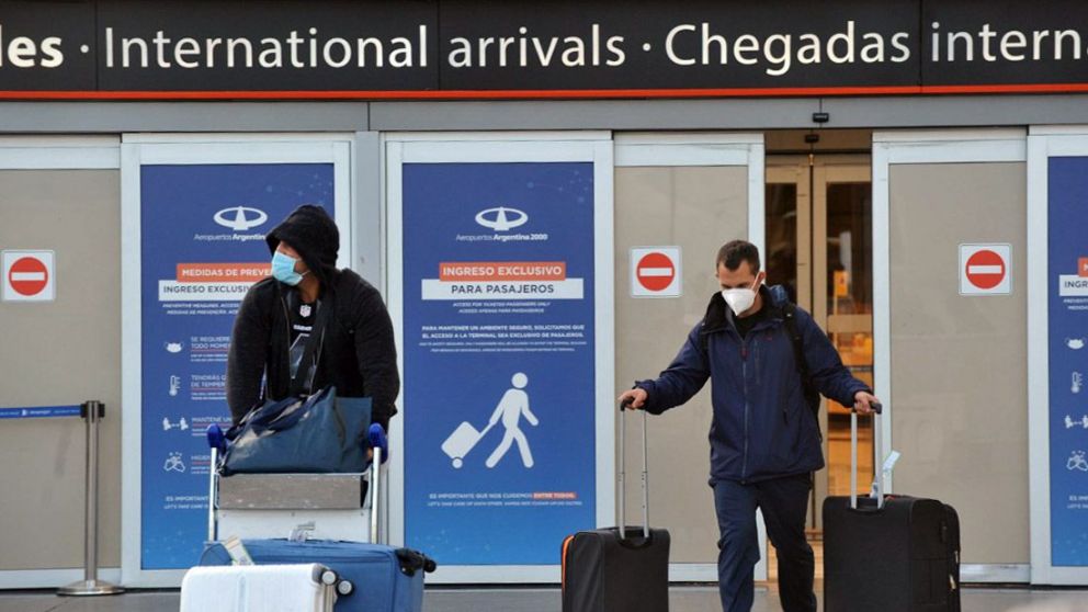 Solamente llegan tres aviones por día