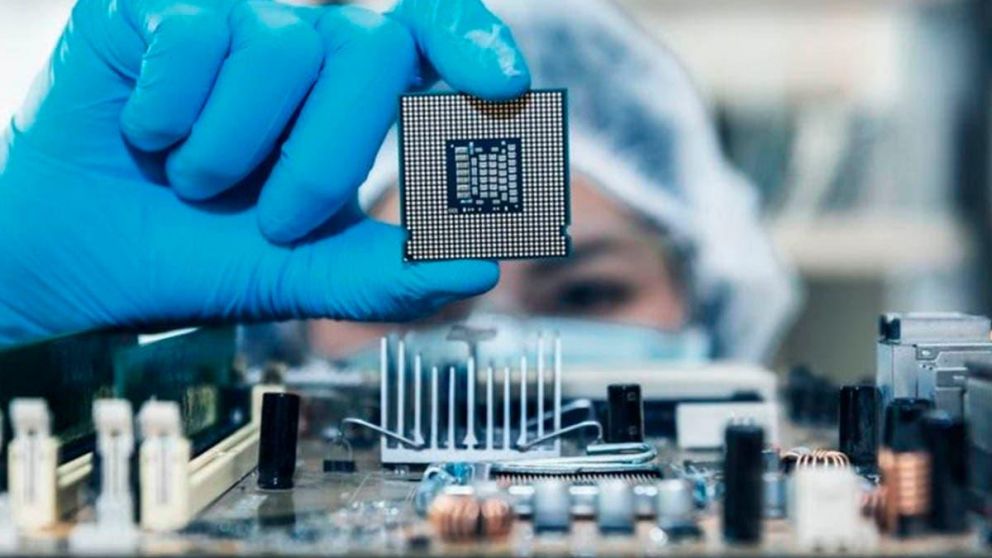 Prácticamente todos los aparatos electrónicos llevan en su interior microchips, incluyendo baterías de litio, inversores, reguladores, cargadores de baterías las populares y muy vendidas en todo el mundo consolas de videojuegos.