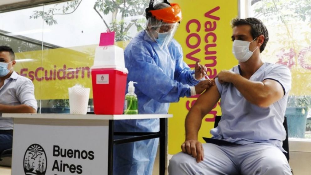 Además, desde este martes se inaugura la vacunación libre en la Provincia de Buenos Aires para grupos prioritarios