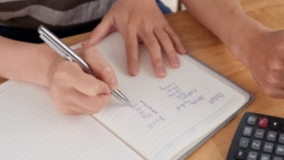 La normativa tambi�n extiende por un mes el plazo para la presentaci�n de las declaraciones juradas informativas del impuesto a las Ganancias y Bienes Personales