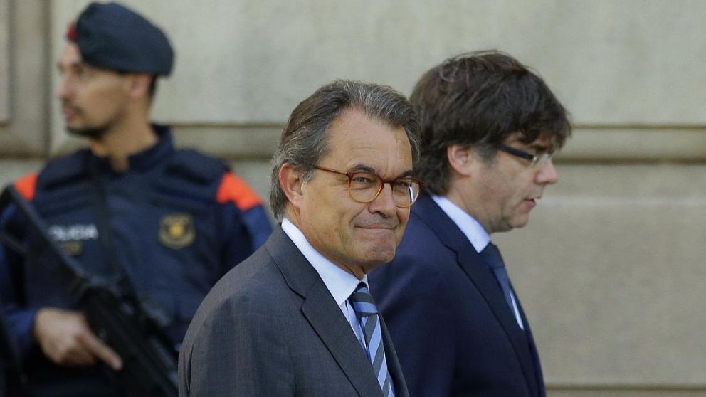Artur Mas y Carlés Puigdemont, los dos ex presidentes catalanes acusados de malversación de fondos públicos