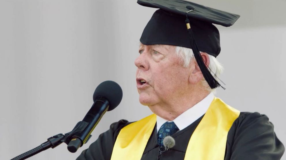 David Keene habló pensando que sus palabras estaban dirigidas a jóvenes graduados