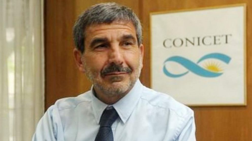 Salvarezza consider� "una alternativa posible" combinar dos vacunas de diferentes laboratorios