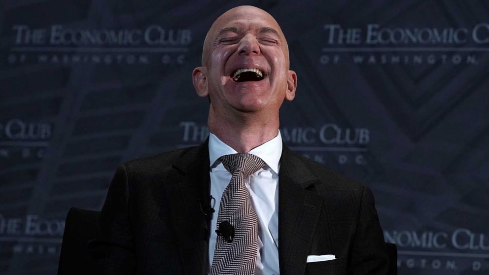 Algunos dicen que Bezos es "un malvado señor supremo empeñado en la dominación global"