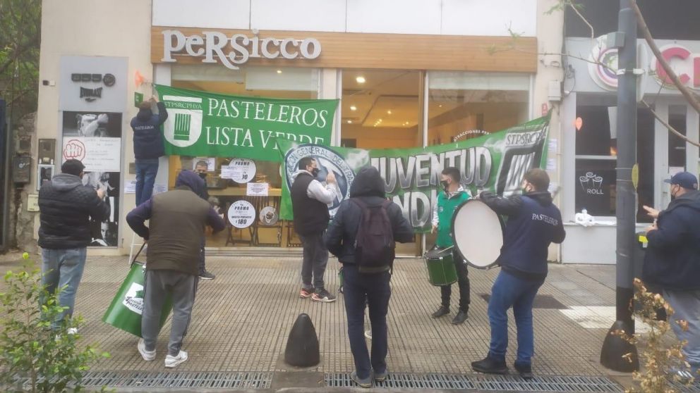 Trabajadores protestan por el cierre de la planta de Persicco