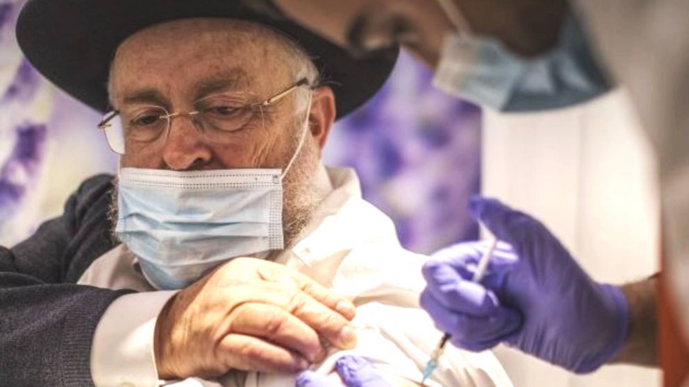 El Ministerio de Salud recomendó vacunarse contra el coronavirus a menores de entre 12 y 15 años tras los brotes detectados