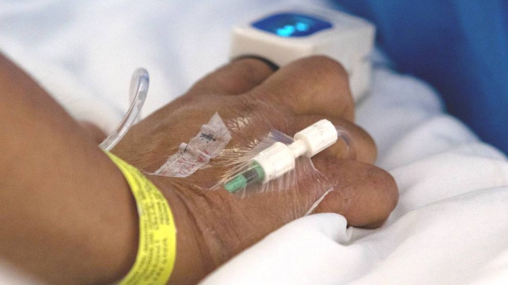 Si la localización del hongo negro es pulmonar puede haber dificultad respiratoria, tos Hemoptisis o dolor pleural.