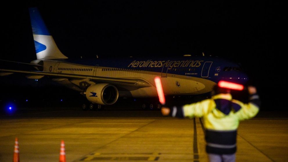 El Airbus 330-200 de Aerol�neas transport� casi 800.000�dosis de la vacuna fabricada en China