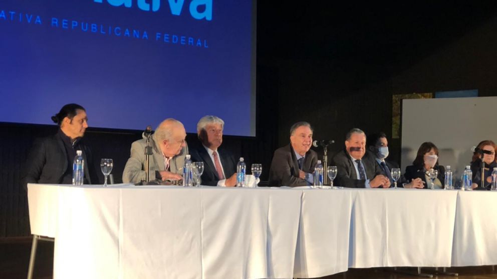 Pichetto habló junto a los demás referentes de su espacio en la sede de la UTHGRA