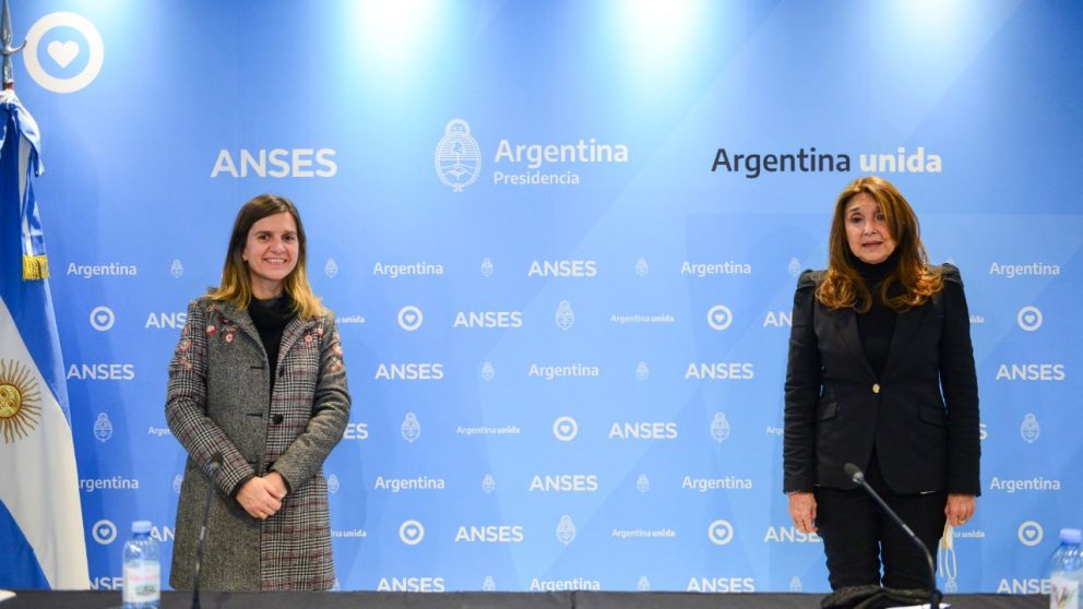 Raverta, de Anses, y Graham, defensora de derechos de ni�os, ni�as y adolescentes, durante el encuentro