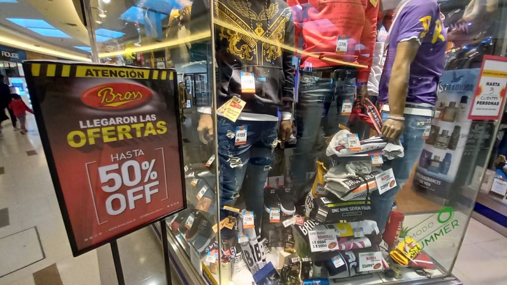 San Justo Shopping ofrece productos discontinuos con una rebaja del 50%