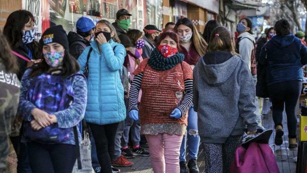 La pandemia está golpeando más fuertemente a los sectores de ingresos medios en América Latina y el sudeste asiático