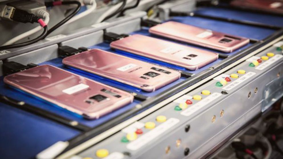 Con la caída del poder adquisitivo, ganan terreno los celulares baratos