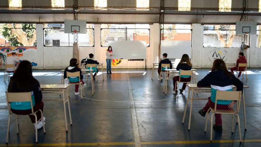 Intendente Javier Iguacel amenazó con cortes de rutas por dejar fuera de la presencialidad a su municipio