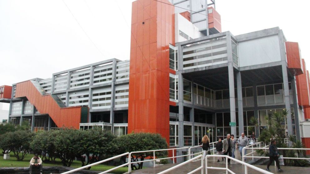 Las renuncias en el hospital Durand reflejan una situación mayor, aseguran