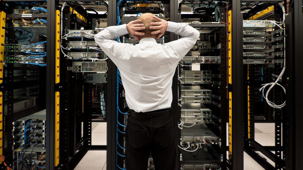 Los centros de datos no son lugares cómodos para dormir ya que los pasillos pueden estar calientes por el aire de los servidores o fríos por el aire acondicionado