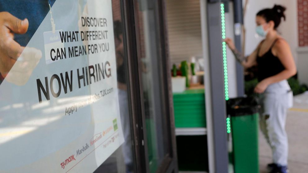 Sector minorista en EEUU sube salarios para encontrar trabajadores