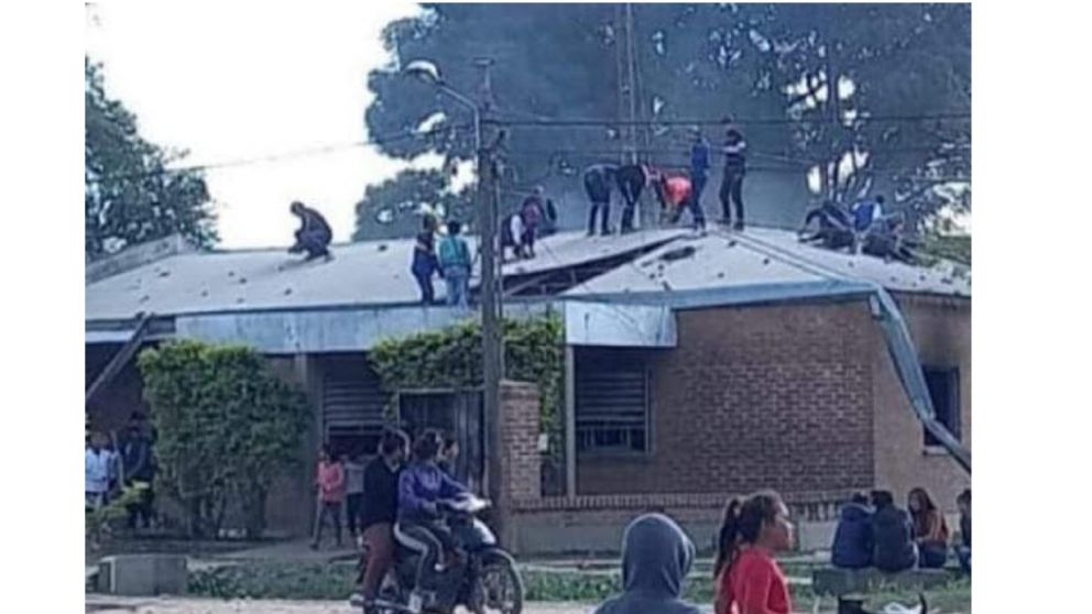 Vecinos incendiaron el destacamento del barrio Los Silos en repudio a la violencia institucional