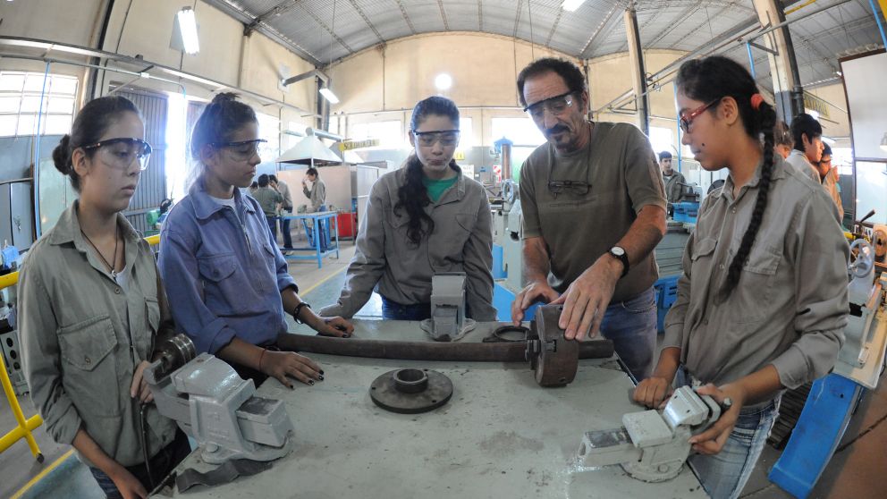 El mercado demanda experiencia a los jóvenes para acceder a un trabajo, pero no se dice cómo acceder a ella