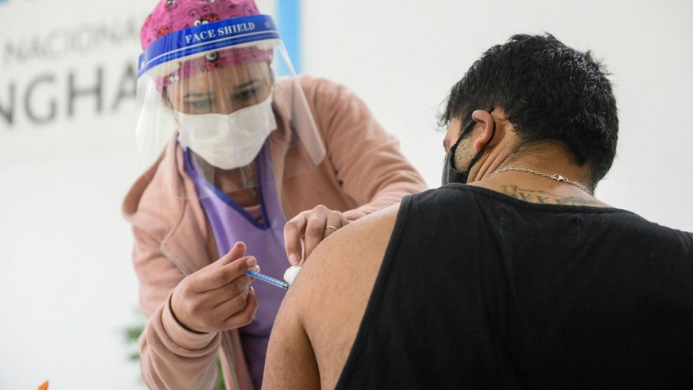 Ya se aplicaron en Argentina casi 15 millones de dosis de vacunas contra el coronavirus