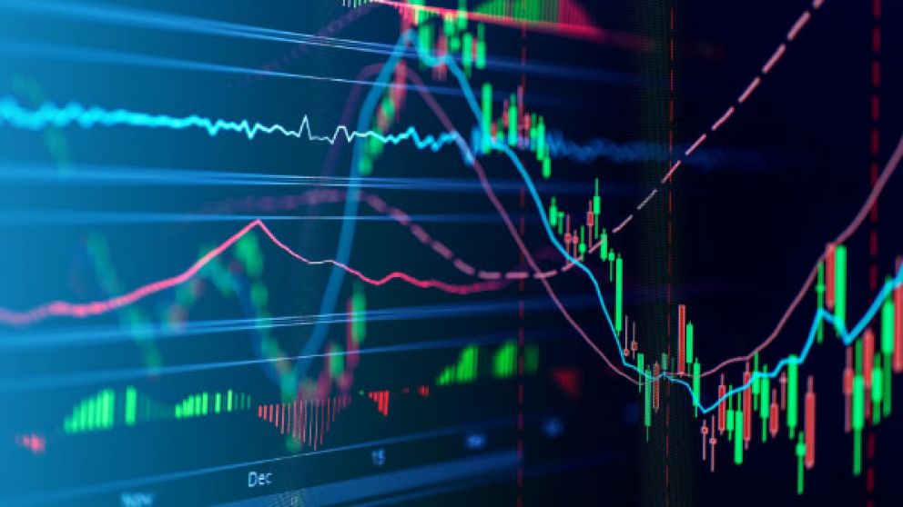 Deuda, dólares y números con una línea positiva