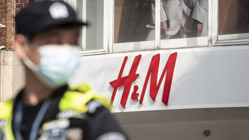 Las prendas de vestir de H&M contienen "tintes o sustancias nocivas que pueden ser absorbidas por el cuerpo a través de la piel, la boca, etc. y poner en peligro la salud".