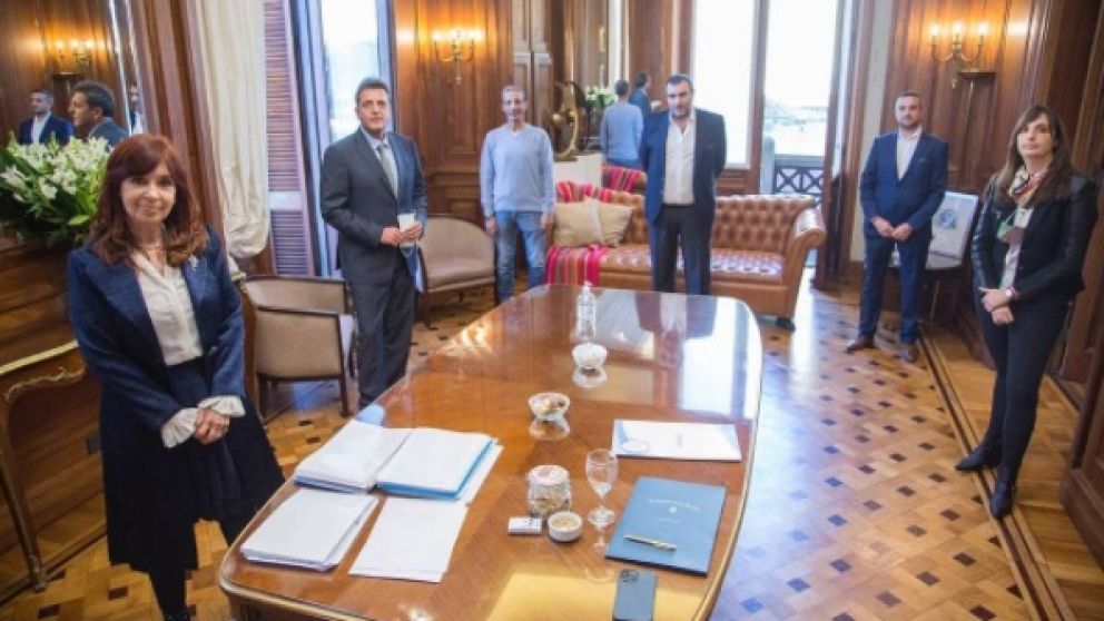 Cristina Fernández, Sergio Massa y los representantes del gremio legislativo