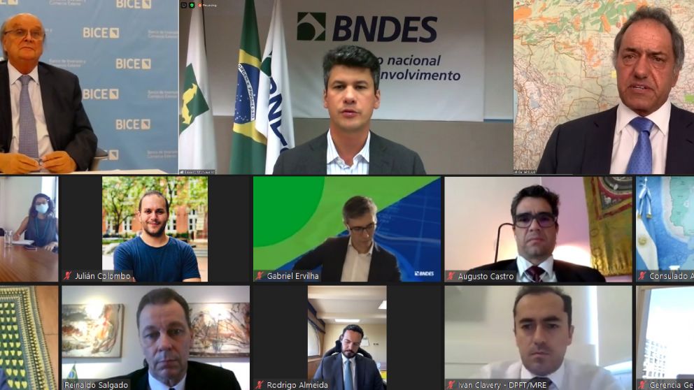 Las autoridades del BICE y del BNDES junto con los embajadores de Argentina Y brasil