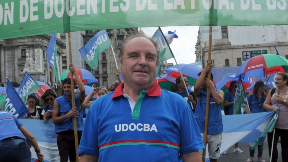 La unión de docentes bonaerenses reclama mejoras en blanco y con beneficio para los jubilados del sector