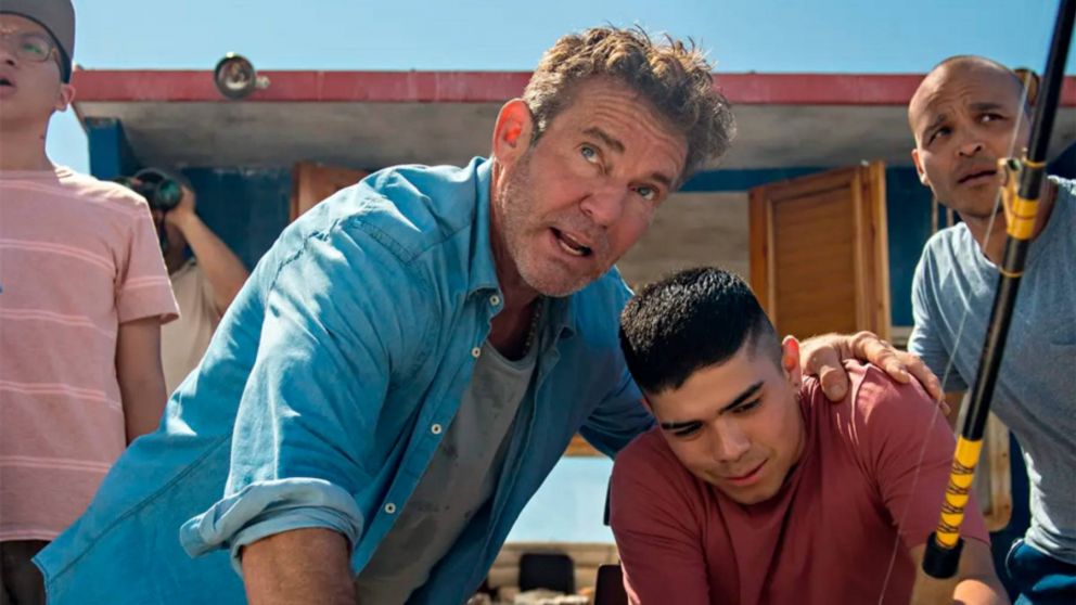 Milagro Azul: los niños de un orfanato en ruinas, su tutor y un capitán de capa caída (Dennis Quaid) intentan ganar un lucrativo torneo de pesca para salvar su hogar