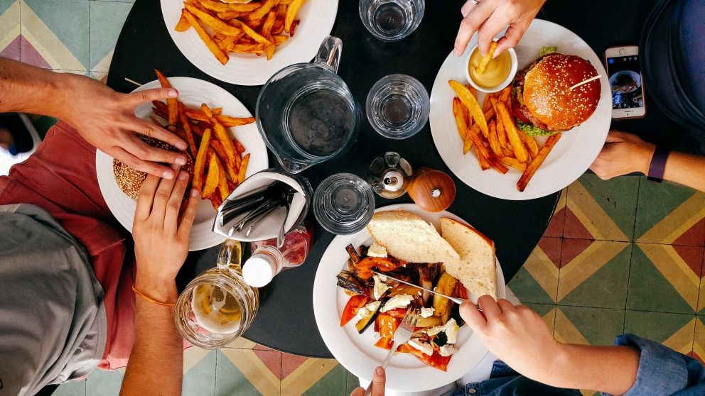 Día de la Hamburguesa: ícono del fast, food seduce renovada