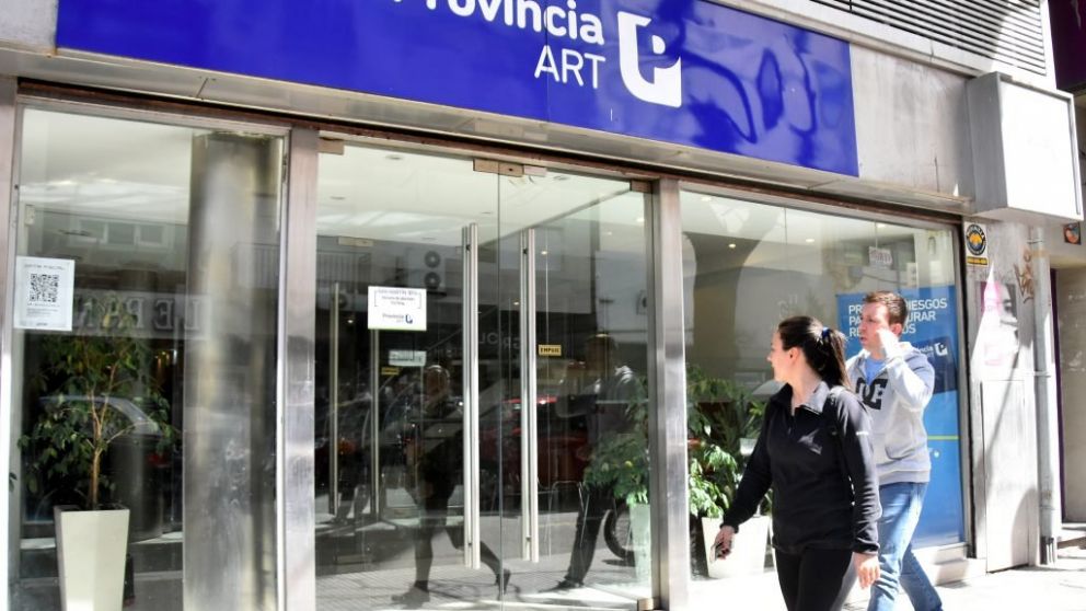 Atiende a personal de sanidad, seguridad, educación y transporte