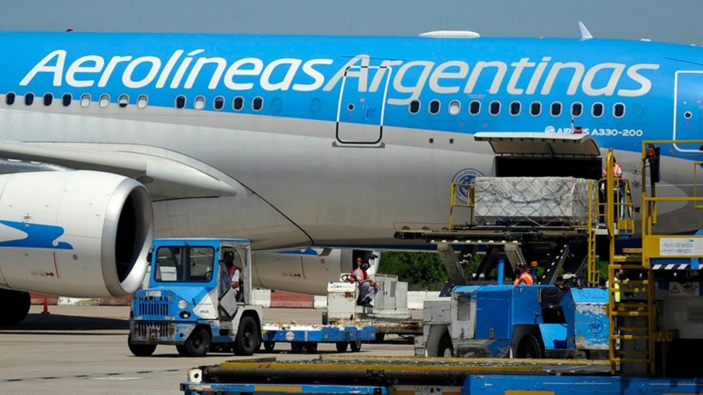 Aerolíneas Argentinas vuelve de Moscú con más vacunas anticovid