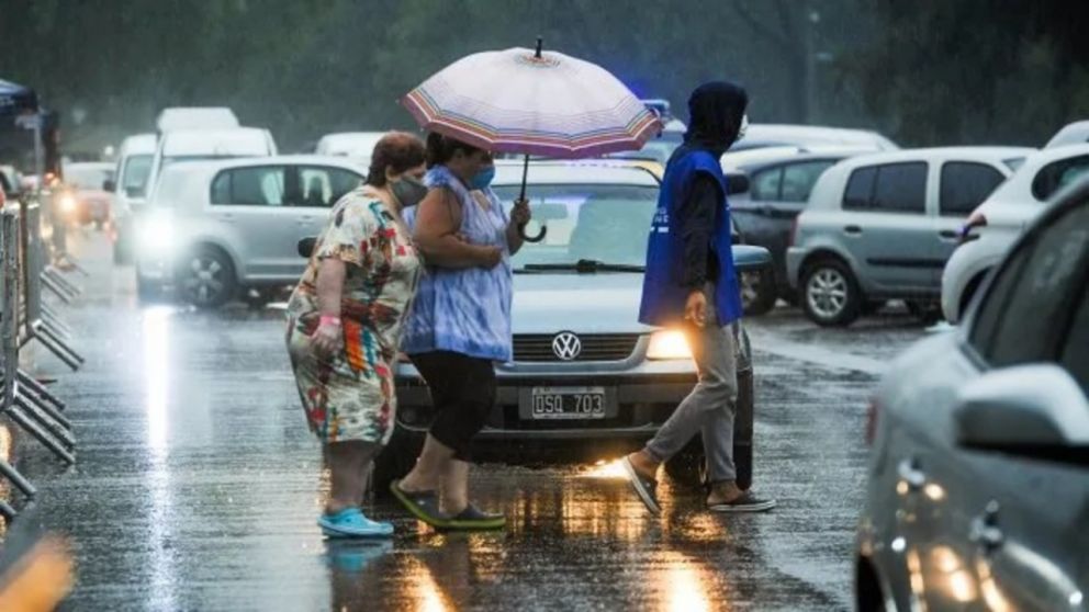 Las lluvias intensas seguirán hasta la tarde del sábado pero el cielo nublado continuará hasta el martes