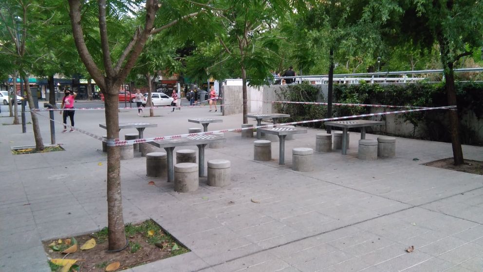La Ciudad evalúa el cierre de plazas para desalentar reuniones sociales y familiares