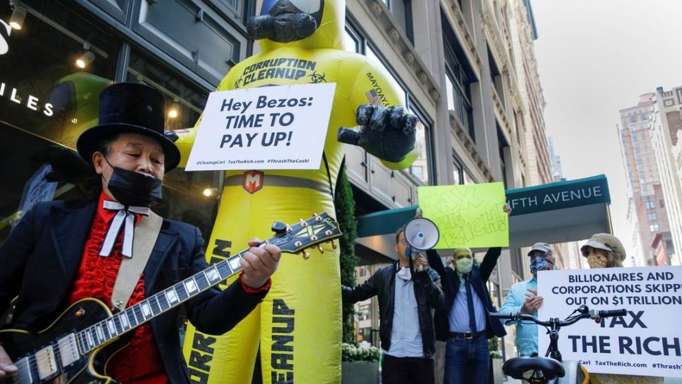 Entre los lugares simbólicos donde se instalaron los millonarios piqueteros está la famosa estatua del toro en Wall Street, el edificio de la Reserva Federal, y el conjunto de rascacielos de lujo Billionaires Row
