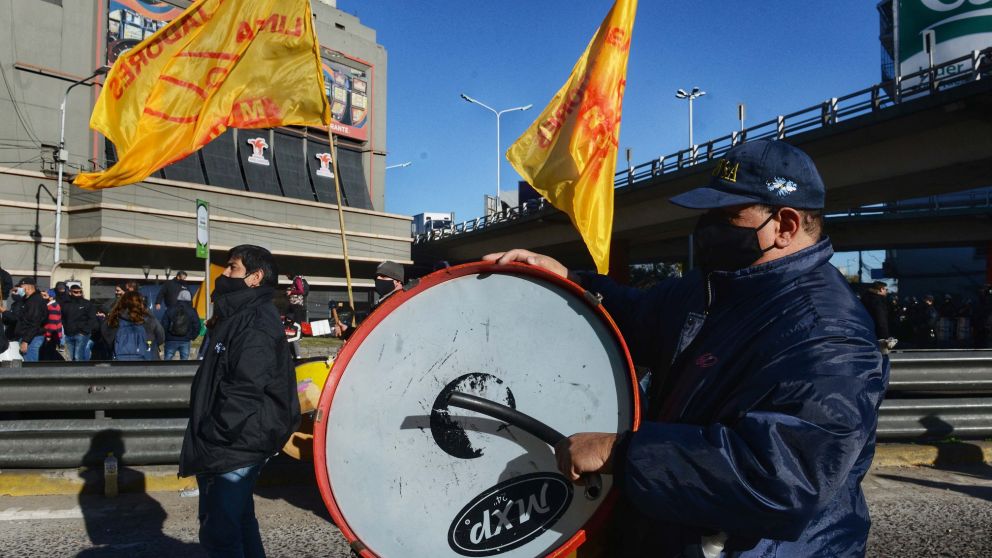 Hubo cortes de tr�nsito en los acceso a Capital Federal por parte de choferes que cuestionan a la conducci�n de la UTA