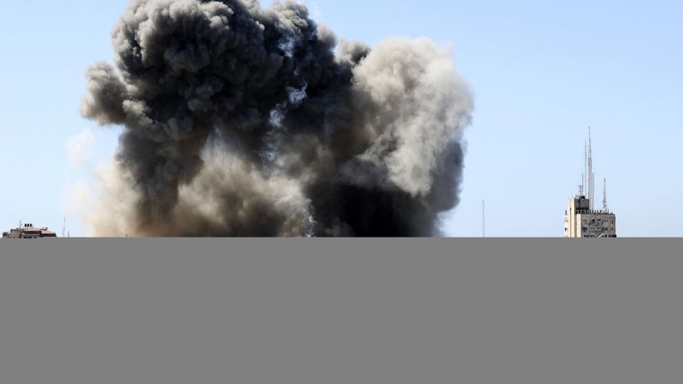 Bombardeo israelí destruyó edificio de Gaza donde funcionaban medios de prensa internacionales