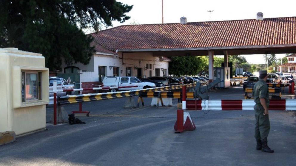 La Cámara de Apelaciones declararó como inconstitucional la disposición dictada por Migraciones y permitió el cruce de fronteras.