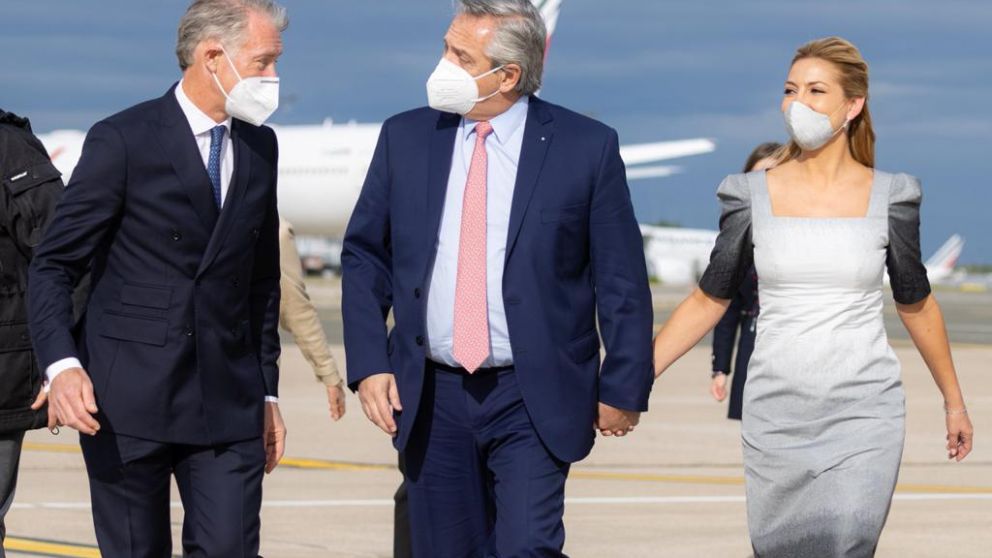 Fernández llegó a París este martes por la tarde y el miércoles mantendrá un encuentro con Emmanuel Macron