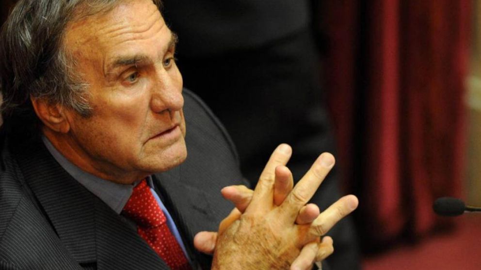 Reutemann es senador por Santa Fe desde 2003 y anteriormente fue dos veces gobernador de su provincia
