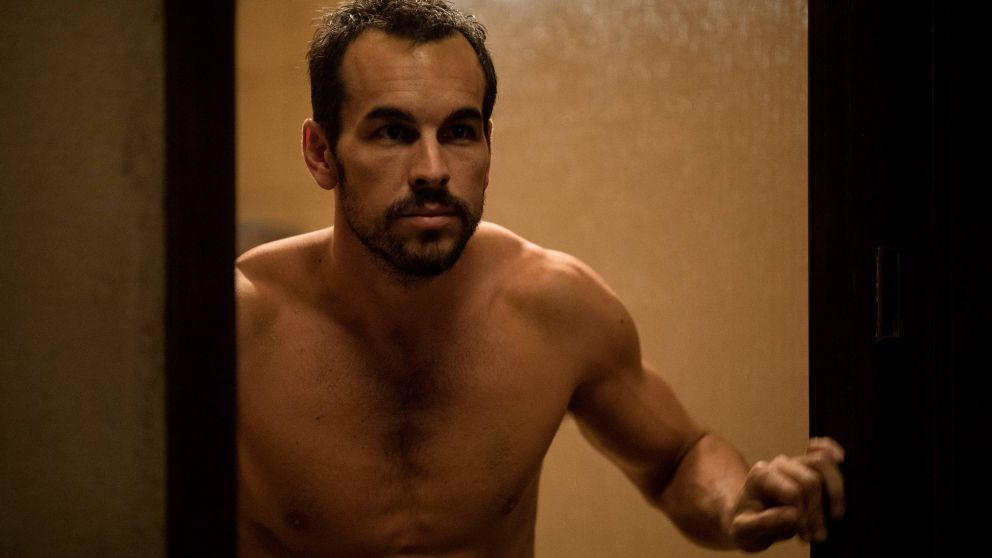 Un homicidio accidental hunde a Mat (Mario Casas) en una espiral de intriga y asesinato en El Inocente