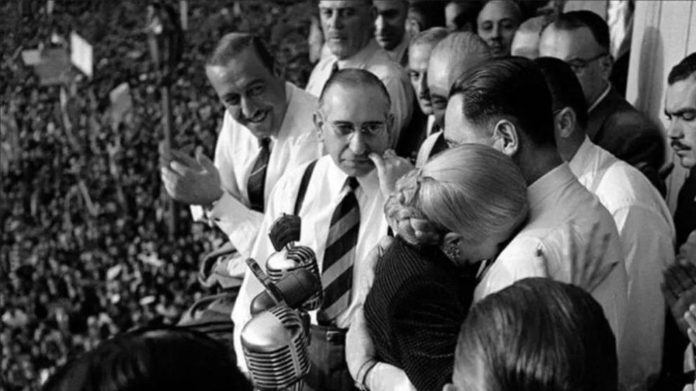 El oficialismo conmemora el 102 aniversario del nacimiento de Evita