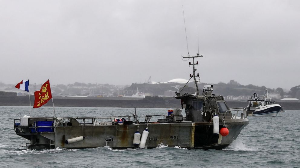 Hay buques de guerra frente a Jersey 