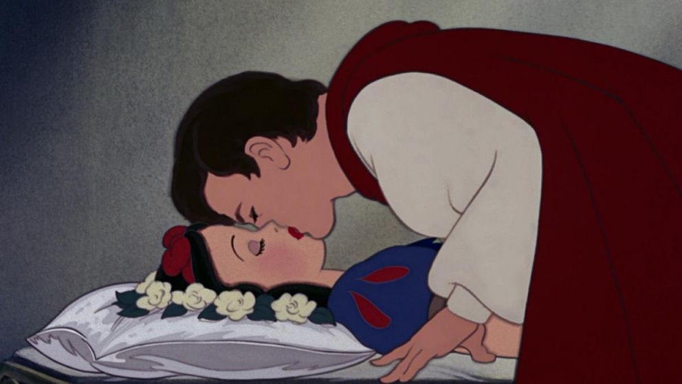 Tras la polémica por el beso del Príncipe y Blancanieves, el autor afirma que la película y el cuento hablan de sexo