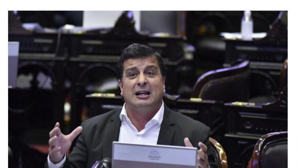 El oficialismo sumó un nuevo proyecto para postergar las elecciones legislativas