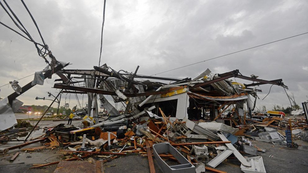 Los tornados dejaron importantes destrozos