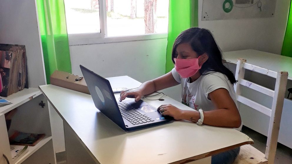 Fernández anunció que entregarán 700 mil notebooks a alumnos y docentes