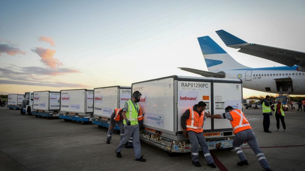 Desde diciembre, Aerol�neas Argentinas concret� 18 vuelos y trajo m�s de 9 millones de vacunas contra el Covid-19